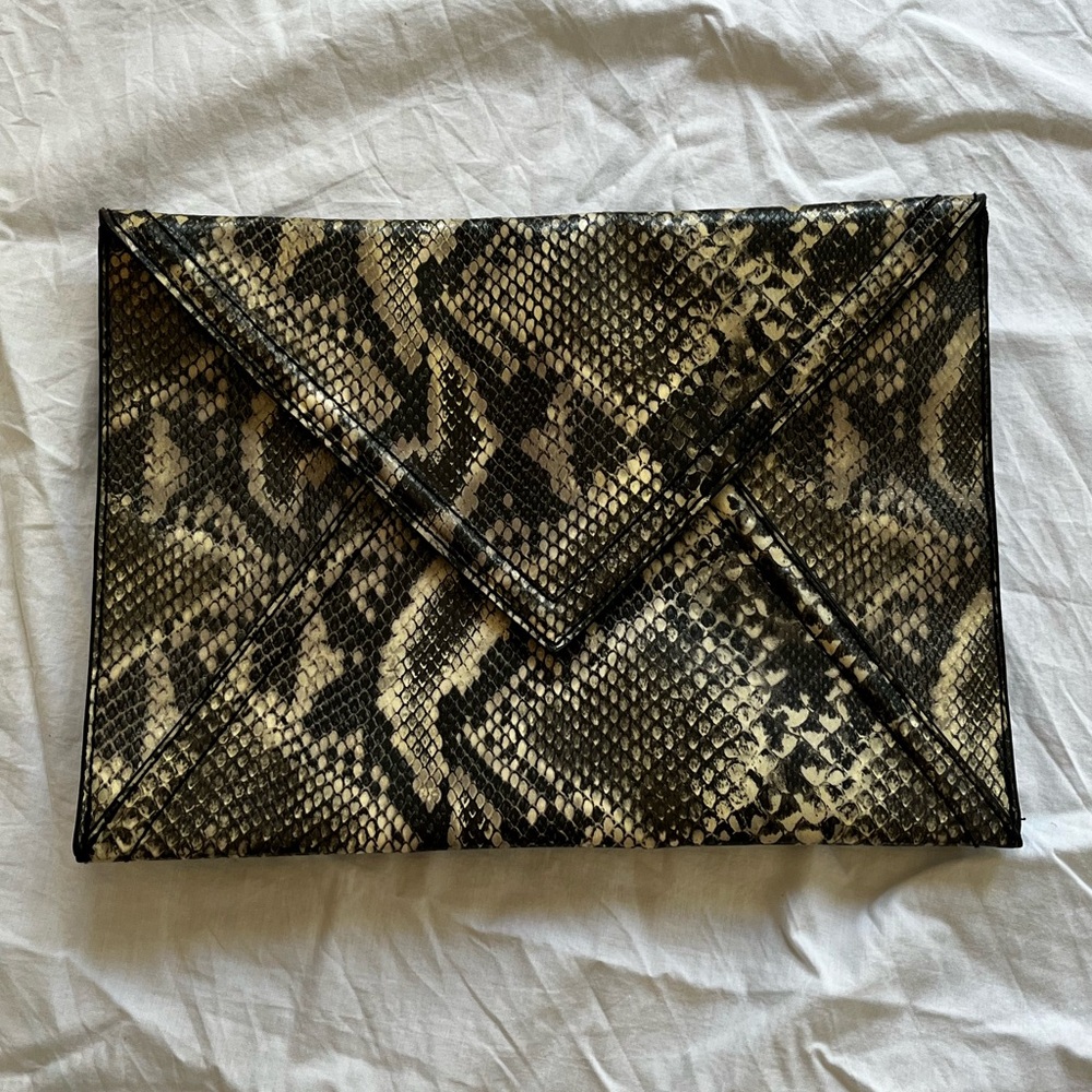 Snake skin clutch